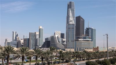 وكالة تصنيف عالمية تكشف 3 مخاطر تواجه البنوك الخليجية في 2024