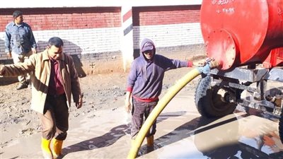 انتشار 1300 معدة لرفع تراكمات الأمطار بالبحيرة (صور)