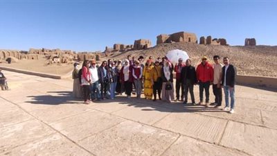 شباب الفوج الرابع لبرنامج اعرف بلدك يختتم زيارته لواحات الوادي الجديد (صور)