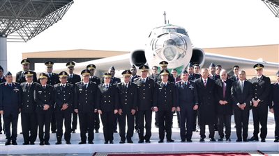 القوات المسلحة تنظم زيارة لقادة وضباط هيئة الشرطة وعدد من أسر الشهداء لمتحف القوات الجوية 