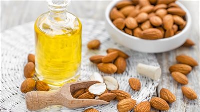 فوائد زيت اللوز المر، لحل كل مشكلات البشرة والشعر