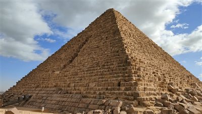 بعد إثارة الجدل حول مشروع القرن، خبير أثري يكشف أسرار وآثار الملك منكاورع (صور)