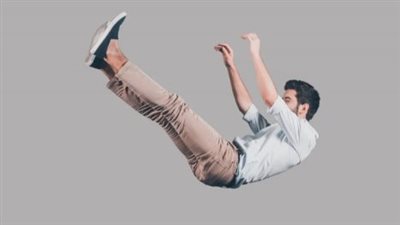 تفسير حلم الوقوع على الأرض في المنام وعلاقته بالهزيمة أمام الأعداء 