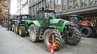 بـ1000 جرار، مزارعون في بروكسل يغلقون الطرق المؤدية لقمة الاتحاد الأوروبي