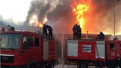 سائق يسكب البنزين على نفسه ويشعل النيران بمنزله بسوهاج