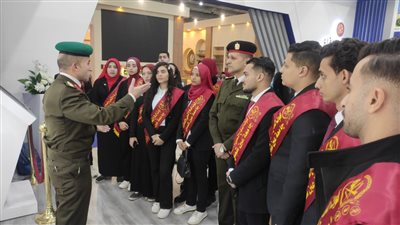 وفد طلاب جامعة عين شمس في زيارة لمعرض القاهرة الدولي للكتاب