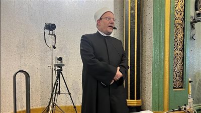 مفتي الجمهورية يؤمُّ المصلين في صلاة الجمعة بمسجد السلطان بسنغافورة (صور)