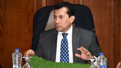 أشرف صبحي يكرم الحكام المصريين المشاركين في أمم أفريقيا فور عودتهم