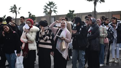 زحام شديد من جمهور أسامة المسلم قبل وصوله معرض الكتاب (صور)