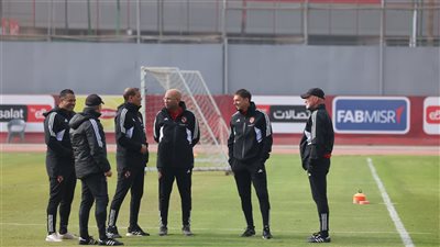 كولر يجتمع بالطاقم المعاون في مران الأهلي الصباحي 