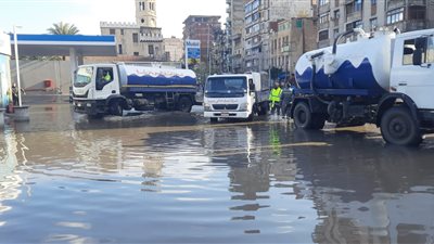غرق شوارع الإسكندرية بمياه الأمطار بسبب موجة الطقس السيئ (صور)