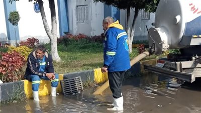  محافظ الإسكندرية يشدد على رؤساء الأحياء بمتابعة تصريف مياه الأمطار 