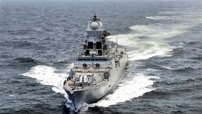 البحرية الهندية تنقذ 19 فردا من طاقم سفينة خطفها قراصنة قبالة الصومال