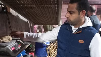 ضبط 5 مخابز بلدية لتصرفهم في 114 شيكارة دقيق بلدي مدعم بالبحيرة 