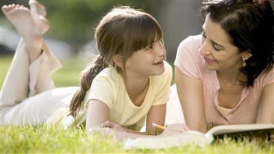 طرق اكتساب صداقة أبنائك، لحمايتهم من مشكلات الحياة