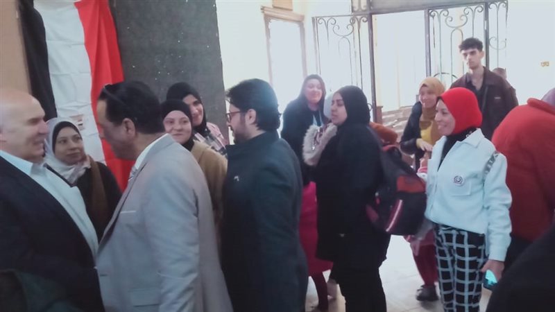 توافد المشاركات في