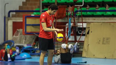 رجال طائرة الأهلي يفوز على القناة في الدوري