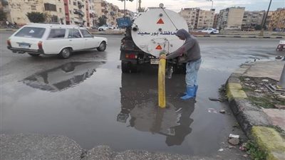 انتشار معدات وسيارات شفط الأمطار بمطالع الكباري والأنفاق بالجيزة لمواجهة تقلبات الطقس السيئ 