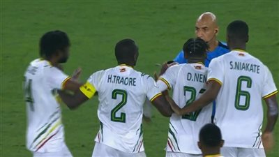 مدافع مالي منتقدا محمد عادل: ساعد كوت ديفوار كثيرا للفوز