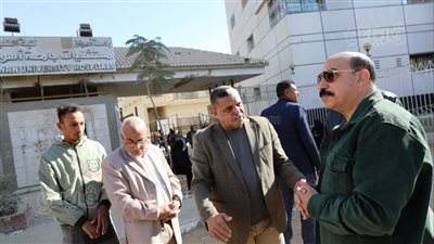 محافظ أسوان يتفقد مشروع تركيب شبكات الخزان الأرضى الجديد لمياه الشرب (صور)