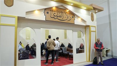 أغرب استشارة فقهية في معرض الكتاب، فود بلوجر يثني على مطعم لم يجربه ما الحكم