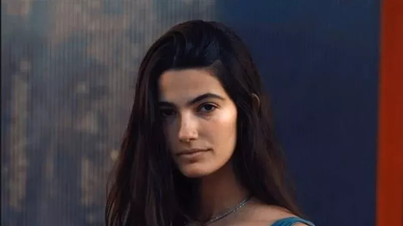 الفنانة تارا عماد،