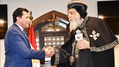 أشرف صبحي والبابا تواضروس في لقاء حواري مع الشباب بالكاتدرائية المرقسية