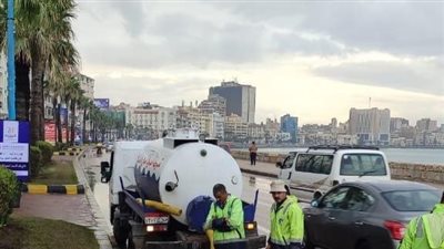 محافظ الإسكندرية يشدد على رؤساء الأحياء والأجهزة التنفيذية بمتابعة تصريف مياه الأمطار 