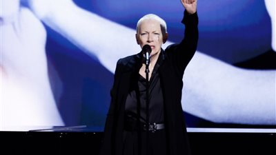 آني لينوكس تطالب بوقف إطلاق النار في فلسطين بالجرامي (فيديو)