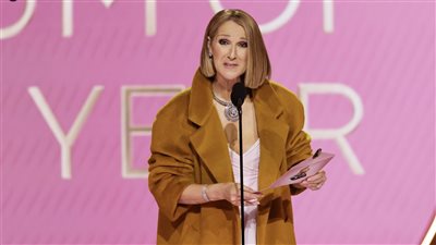 بعد أخبار تدهور حالتها الصحية، ظهور مفاجئ لـ سيلين ديون في حفل الجرامي (فيديو)