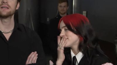 بيلي إيليش تقدم فقرة غنائية في حفل الأوسكار 2024 (فيديو)