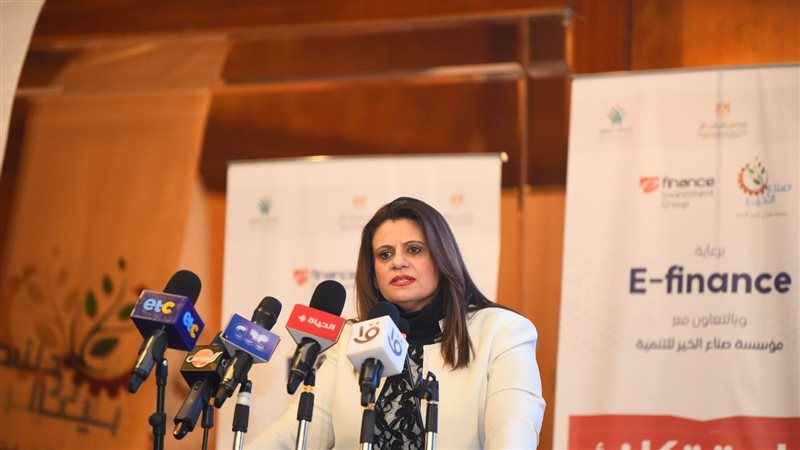 وزيرة الهجرة سها