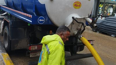 محافظ الإسكندرية يشدد على رؤساء الأحياء بمتابعة تصريف مياه الأمطار 