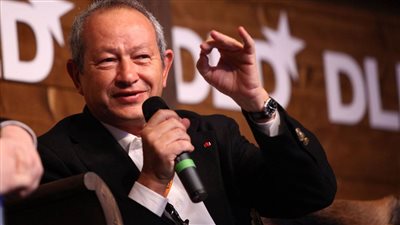 تونسي يمازح المصريين: دمكم خفيف.. وساويرس يرد: من الهم