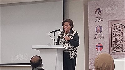 ابنة عمة نازك الملائكة تلقي كلمات مؤثرة عن الشاعرة الراحلة (فيديو وصور)