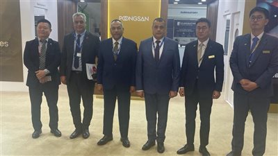 وزير الإنتاج الحربي يتفقد أجنحة الشركات المشاركة بمعرض الدفاع العالمي