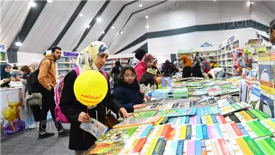  الأم المصرية.. مدرسة في معرض القاهرة الدولي للكتاب (صور) 