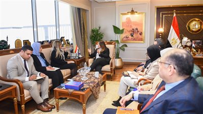 وزيرة الهجرة تستقبل مستشار محافظ البنك المركزي للمسئولية المجتمعية لبحث التعاون