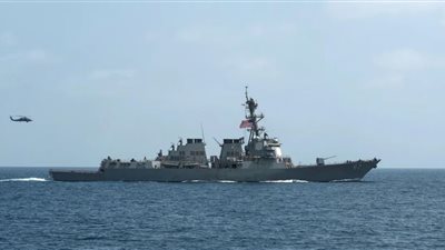 بعد الغارات الأمريكية، جماعة الحوثي تستهدف سفينتين  أمريكية وبريطانية