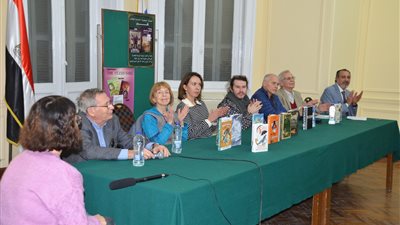 الكُتاب الروس المشاركون بمعرض الكتاب يشيدون بالإقبال الجماهيري على المعرض (صور)