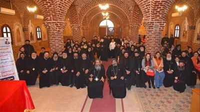 الأنبا ثاؤفيلس يترأس لقاء كهنة إيبارشية منفلوط وزوجاتهم