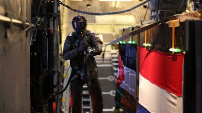 إنزال جوي مشترك أردني وهولندي على قطاع غزة (صور)