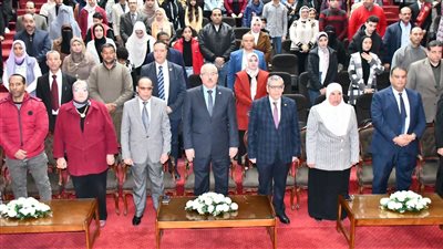 رئيس جامعة قناة السويس يُكرم 71 من أبناء العاملين المتفوقين (صور) 