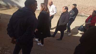 رئيس مدينة أبو النمرس يستمع لشكاوى أهالي قرية نزلة الأشطر (صور)