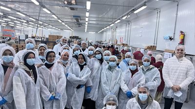 مركز التوظيف بجامعة عين شمس ينظم زيارة ميدانية إلى مصنع Linah Farms