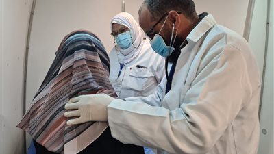 الكشف على 971 مواطنًا خلال قافلة طبية مجانية بوحدة أبوبكر الصديق بالبحيرة