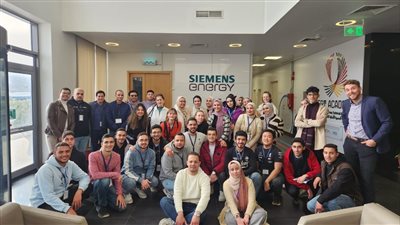 جامعة عين شمس تنظم زيارة تفقدية لمصنع سيمنز بالعين السخنة 