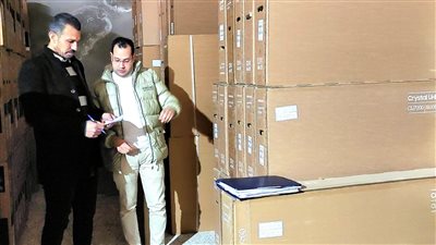 ضبط 114 شاشة تليفزيون محتكرة داخل مخزن بالبحيرة