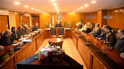 محافظ أسيوط يتابع مشروعات الرصف بالخطة الاستثمارية بتمويل 360 مليون جنيه