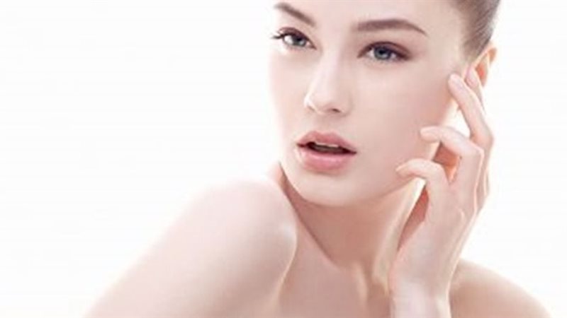 تنظيف وتنعيم البشرة،